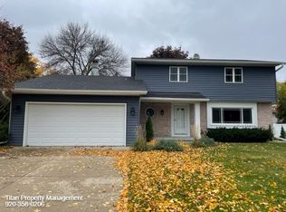 1223 Skyview Dr, Neenah, WI 54956