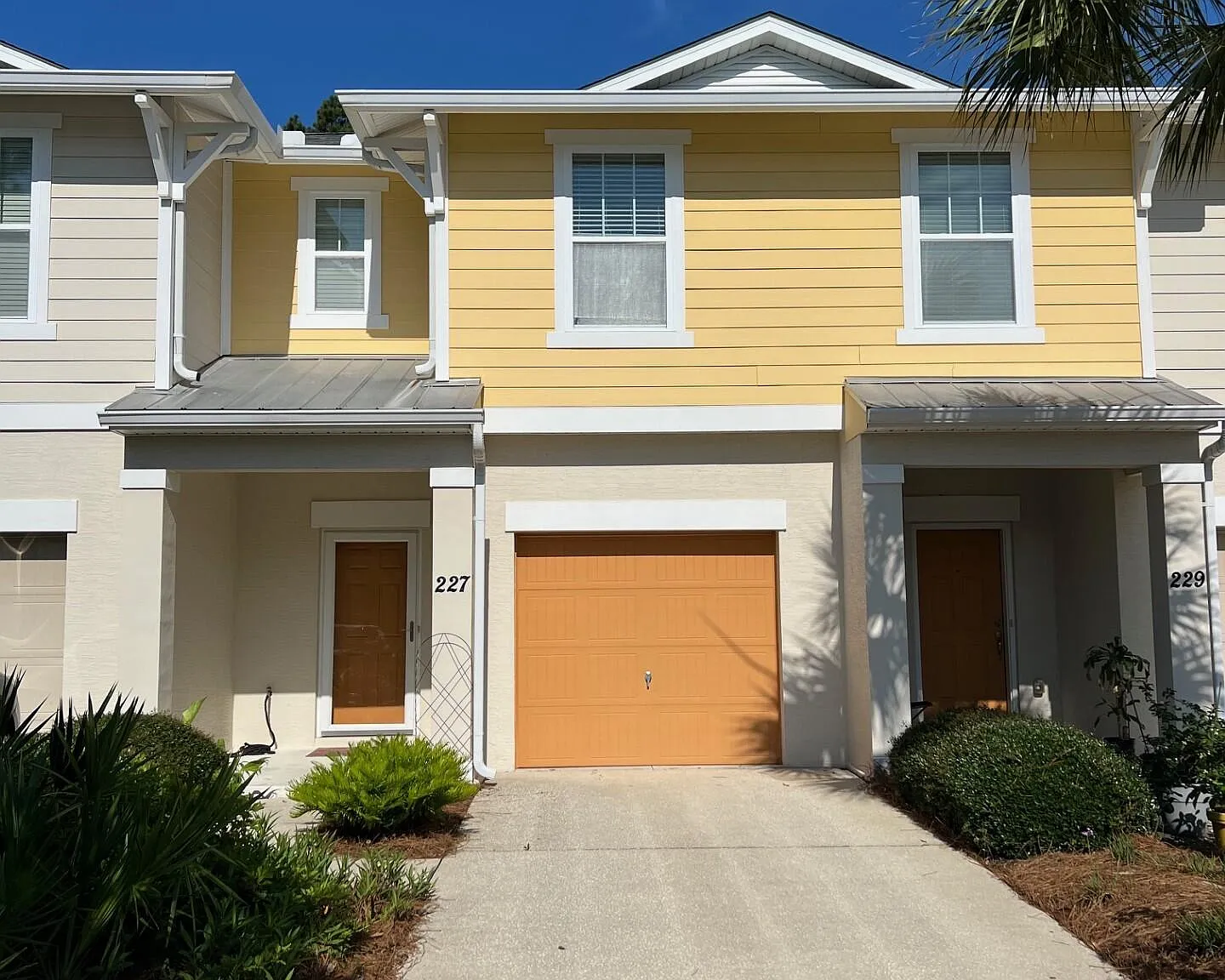 3 bed, 2.5 bath, 1560 sqft, $2,095 — Photo 1