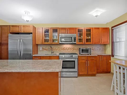 4th image of 1363 E 89th St