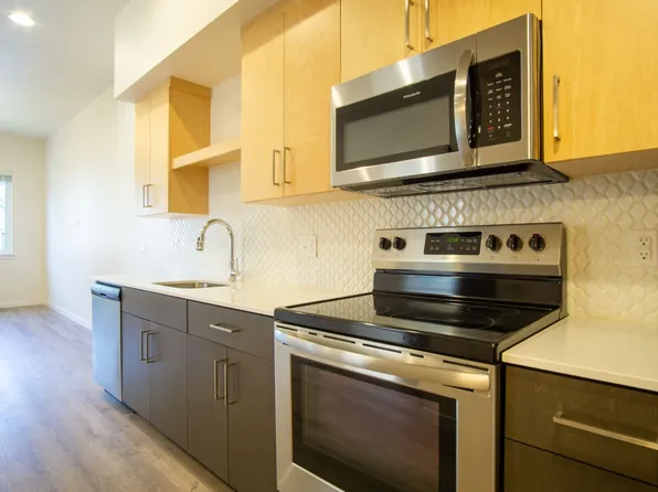 6015 S Virginia Ave #301, Portland, OR 97239