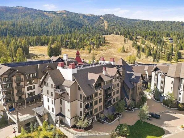 760 Village Dr Unit 406 & 502, Donnelly, ID 83615