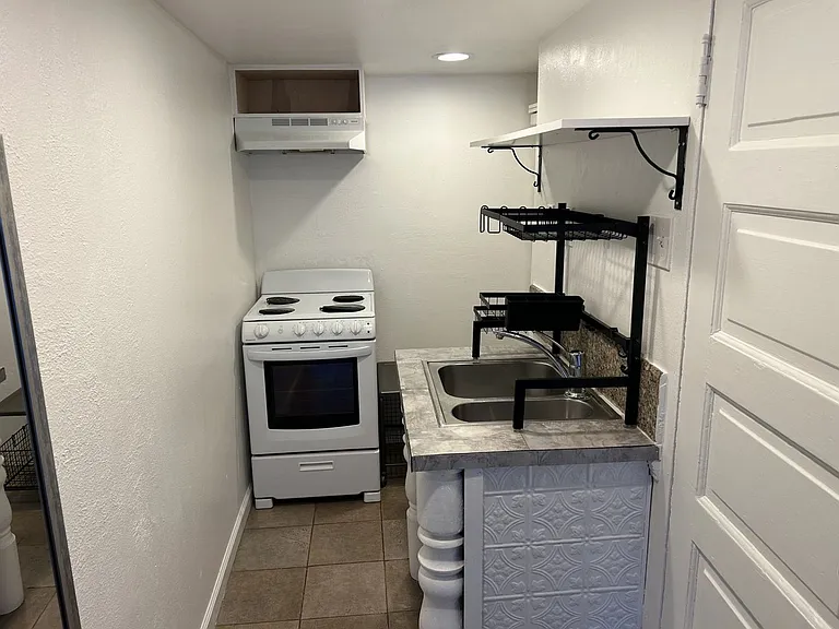 827 Georgia St — Photo 8