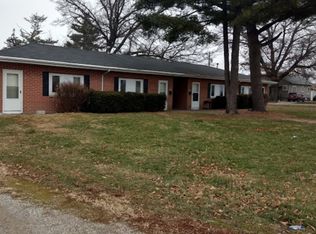 1015 Arthur Ave, Charleston, IL 61920