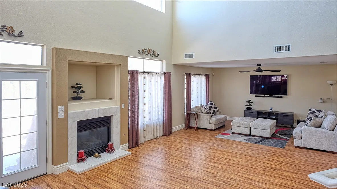4 bed, 3.0 bath, 3215 sqft, $3,500 — Photo 4