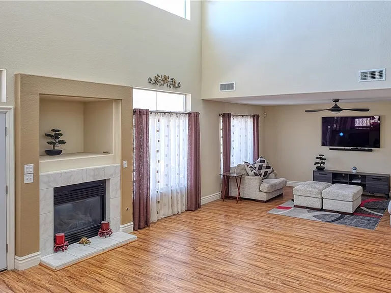 3704 N Campbell Rd — Photo 4