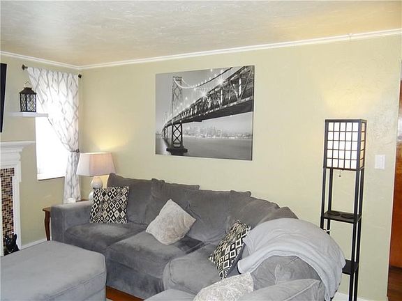 3rd image of 3551 Rosalia Ave