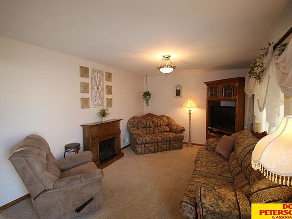 3rd image of 1040 N Hancock St