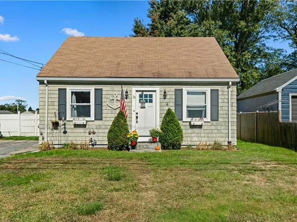 15 Fatima Dr, Bristol, RI 02809