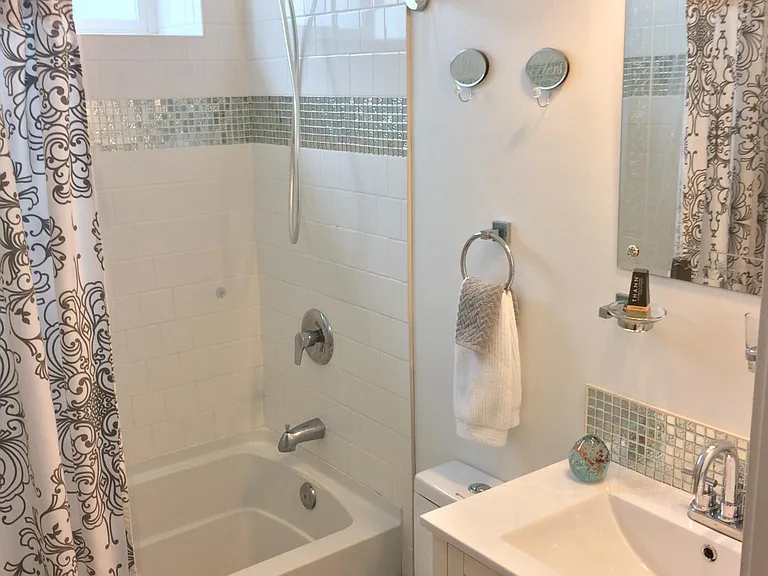 2726 Eldridge Ave #101 — Photo 10
