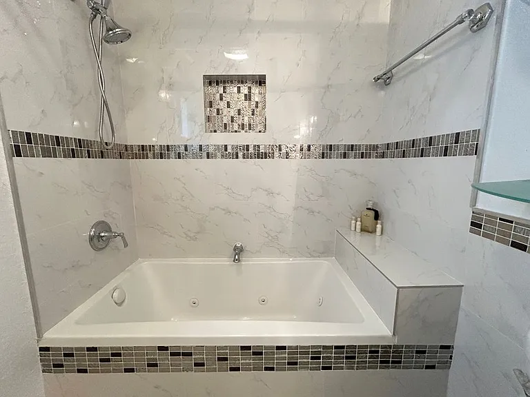 4945 NW 55th Ct — Photo 7
