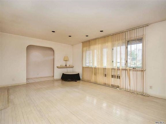 5th image of 27 Lincoln Ave