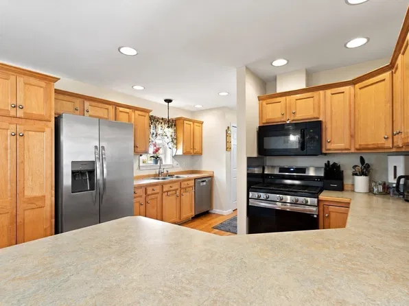 21 Hemlock Dr Unit 21, East Bridgewater, MA 02333