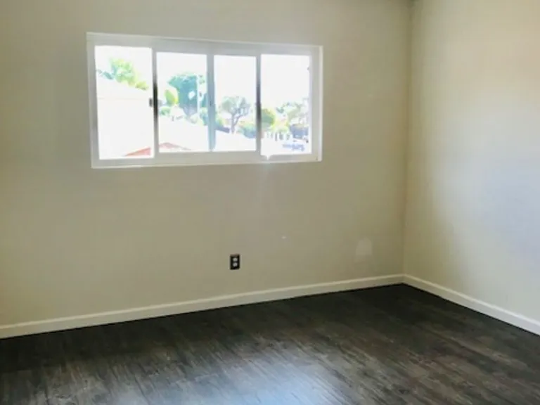 539 E Hyde Park Pl — Photo 6