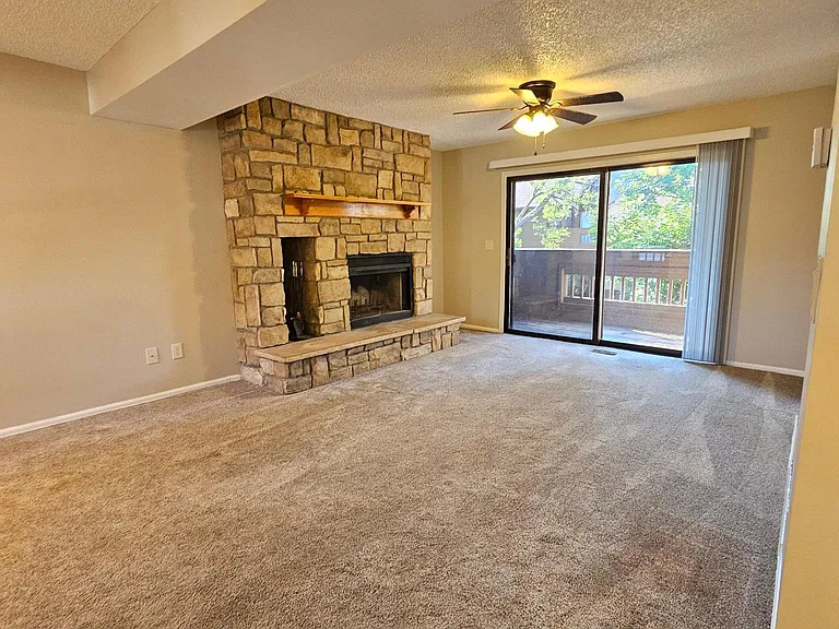 945 Moorings Dr — Photo 6