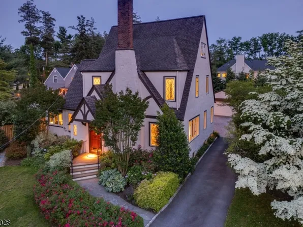 20 Beekman Ter, Summit City, NJ 07901