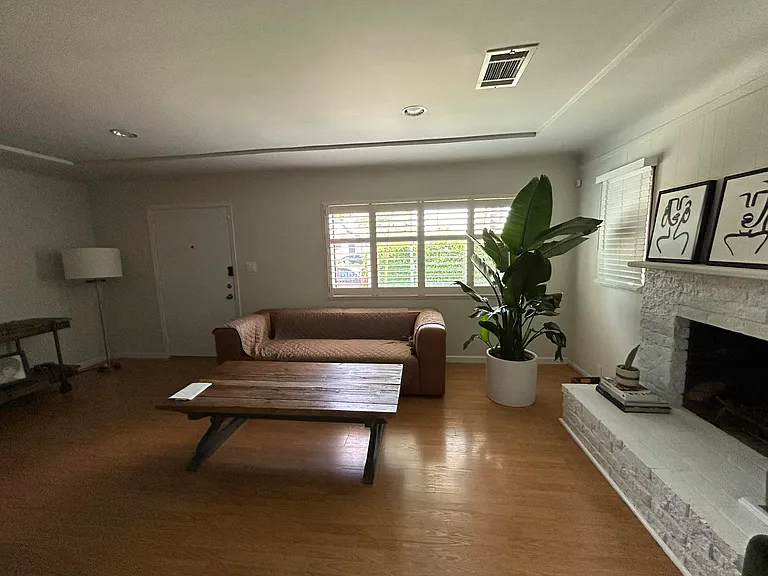 2335 Linden Ave — Photo 7