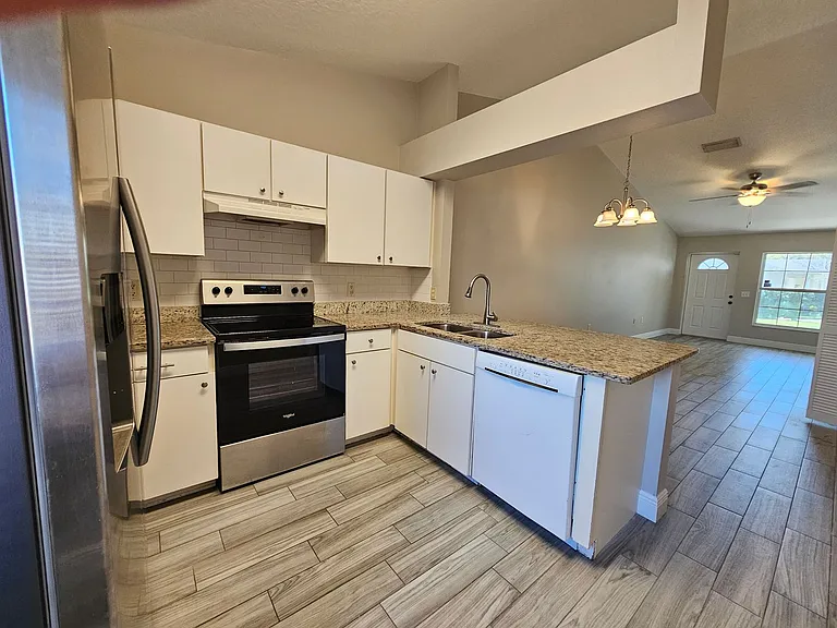 602 S Grand Hwy — Photo 11