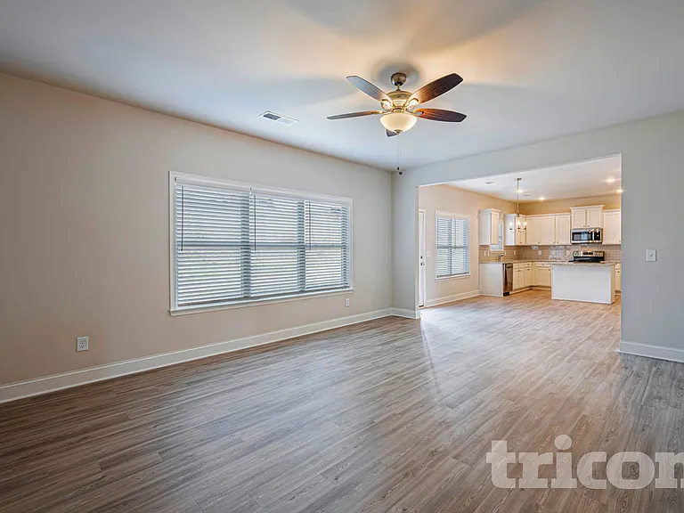 503 Slyfox Ln — Photo 2