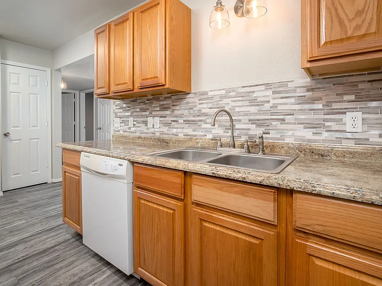 Buffalo Creek Apartment Homes — Photo 13