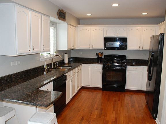3rd image of 2948 Aberdeen Dr