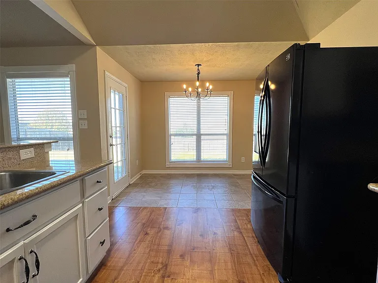 407 Laney St — Photo 13