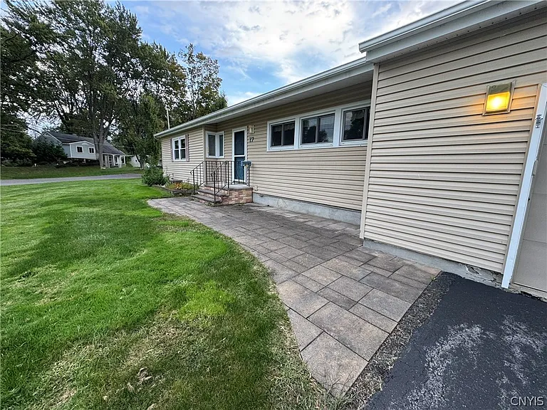 17 Gooseberry Ln — Photo 2