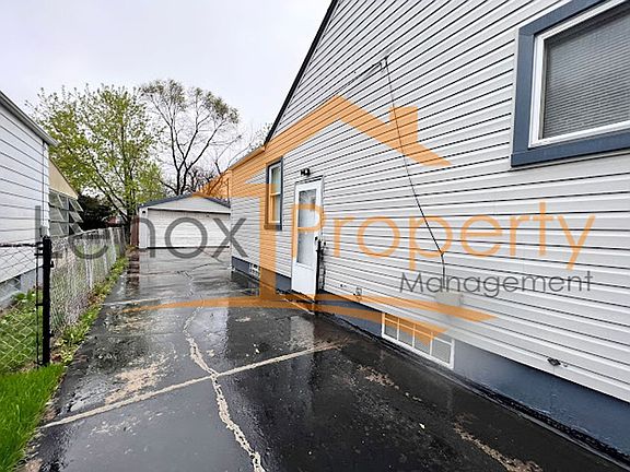 2nd image of 18542 Woodside St