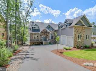 296 W Lake Valley Dr, Hazleton, PA 18202