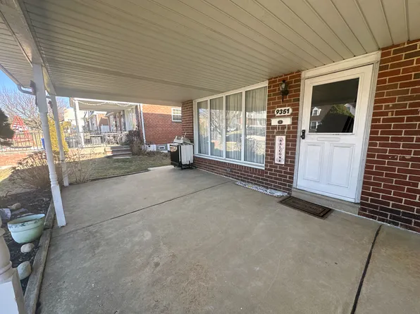 9351 Lansford St, Philadelphia, PA 19114