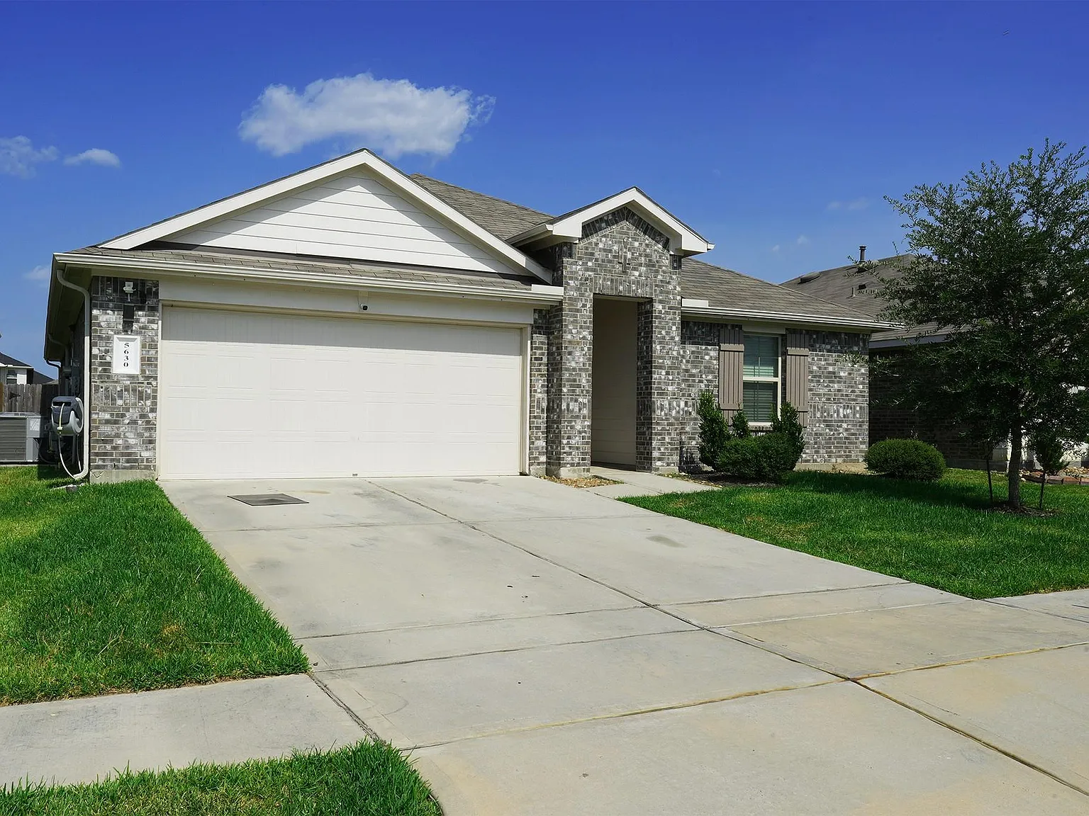 5 bed, 3.0 bath, 1836 sqft, $2,600 — Photo 1