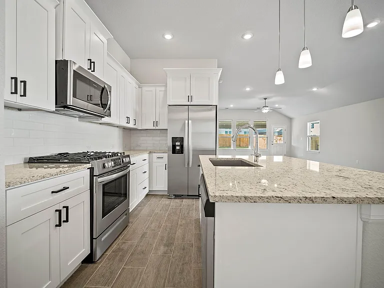 136 Caterpillar Ln — Photo 2