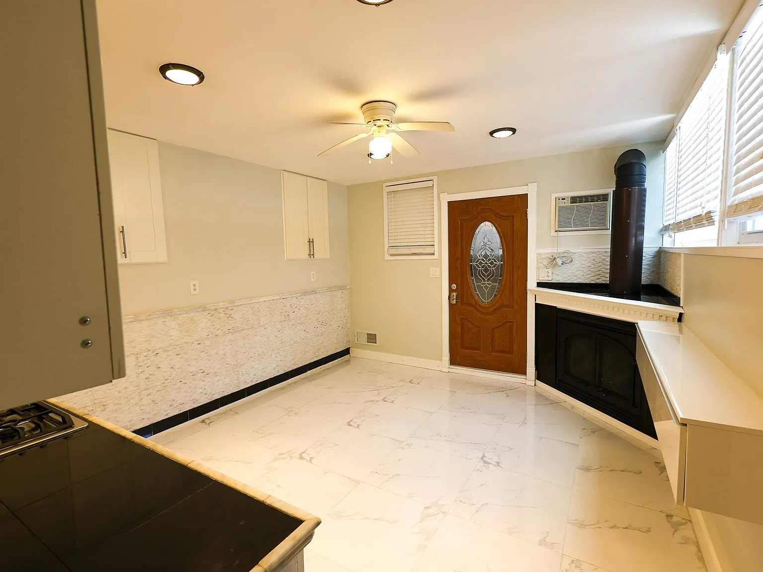 1 bed, 1.0 bath, 400 sqft, $2,400 — Photo 2