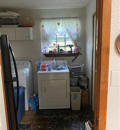 4th image of 325 Homer St