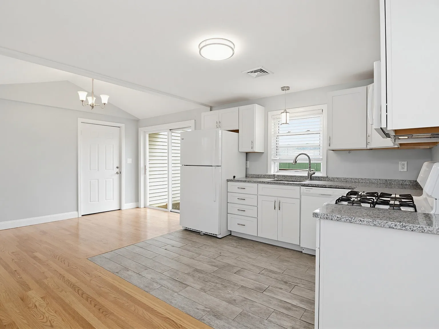 2 bed, 1.0 bath, 864 sqft, $2,350 — Photo 2