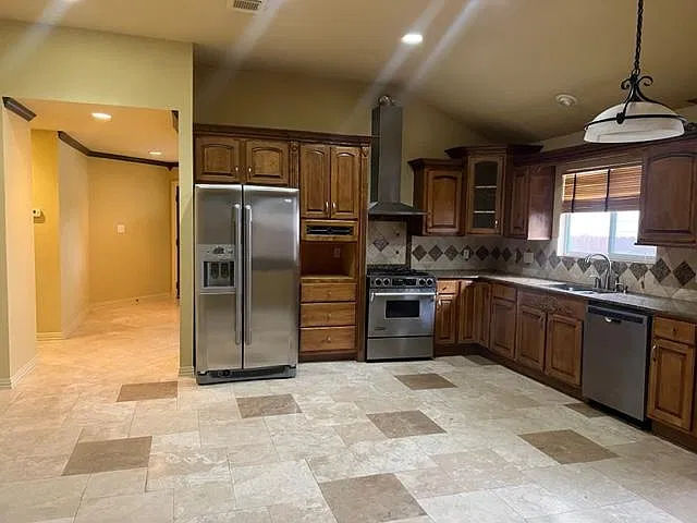 4 bed, 2060 sqft, $1,850 — Photo 2