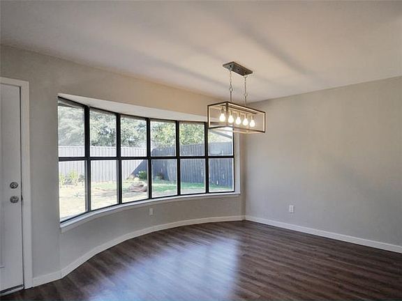 5th image of 613 Middle Cove Dr