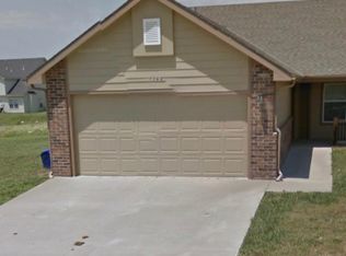 1528 Clover Dr, Junction City, KS 66441