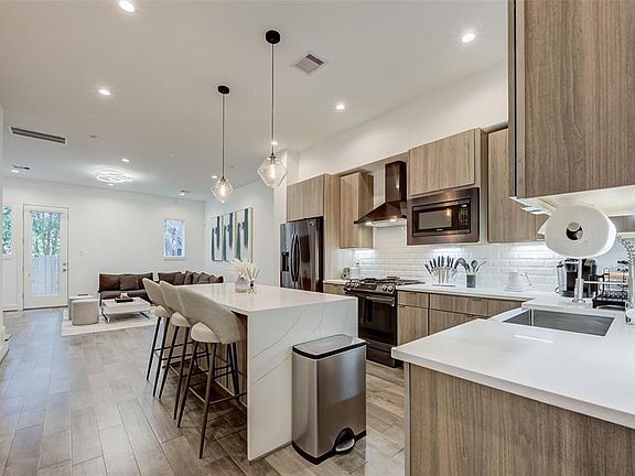 4th image of 5839 Dolores St