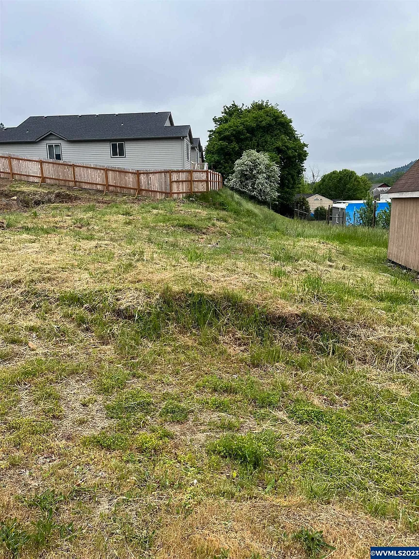 1495 Cottonwood Pl photo 1
