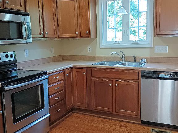 4th image of 2640 Woods Meadow Ln