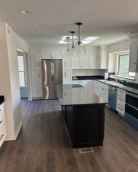 1st image of 3785 Broadmoor Dr