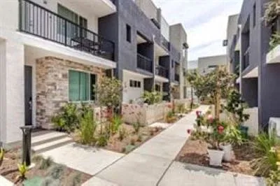 3 bed, 1420 sqft, $7,500 — Photo 2
