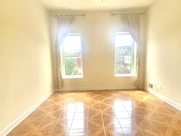 2641 N Howard St — Photo 5