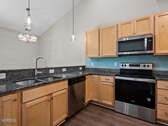 3rd image of 184 Lincoln Place Circle