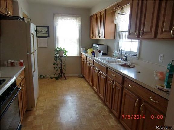 3rd image of 28476 N Wesley Ave