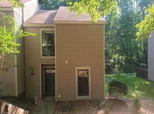 221 Village Ln, Greensboro, NC 27409