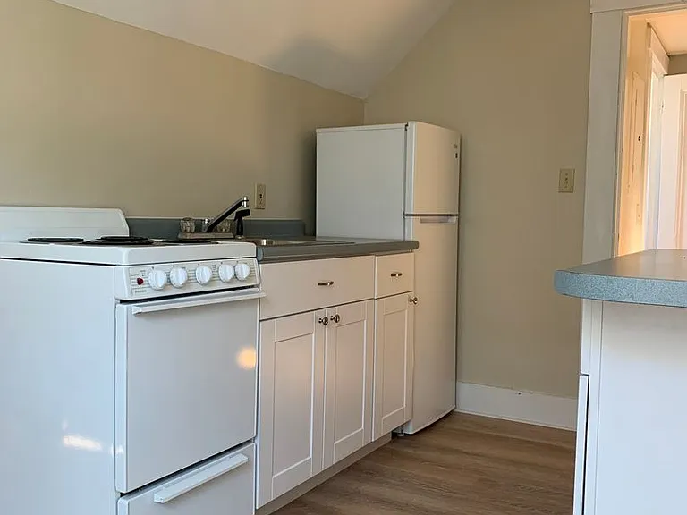 11-13 Kirkland St — Photo 11