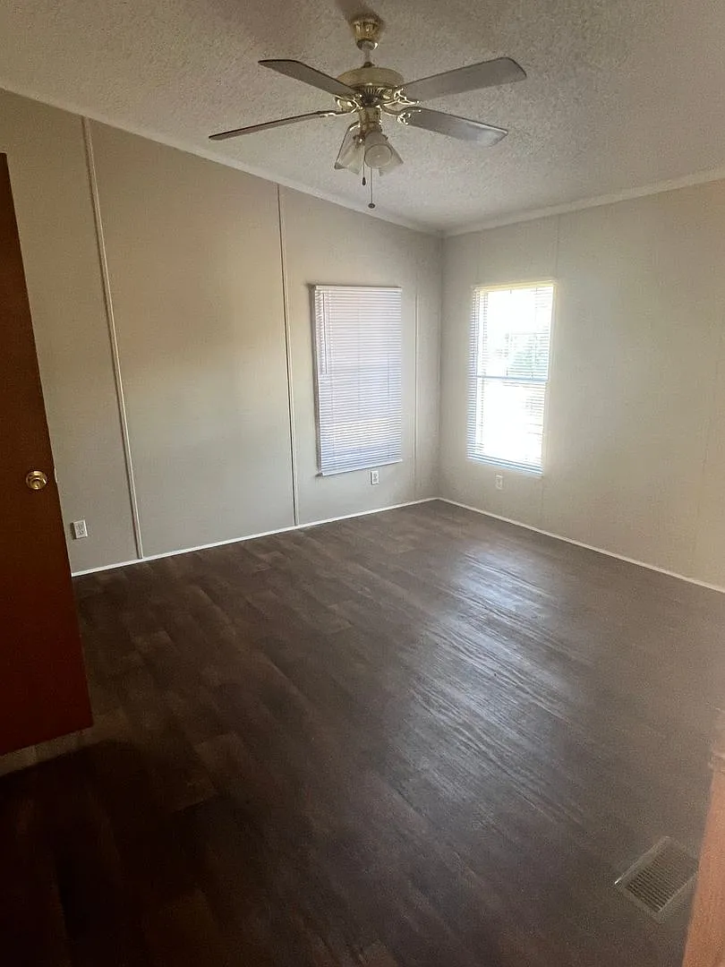 3 Bed/2 Bath House — Photo 4