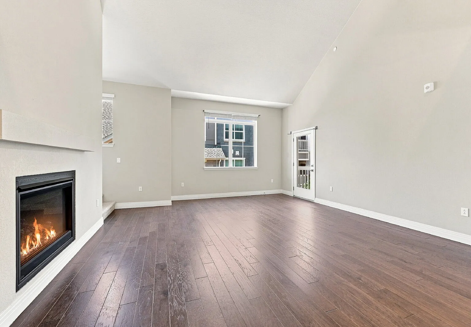 3 bed, 3.0 bath, 1841 sqft, $2,496 — Photo 4