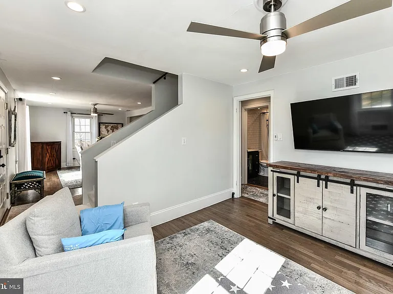 7308 Poplar Ct — Photo 15